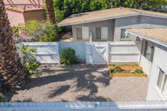 1315 N Indian Canyon Dr in Palm Springs, CA - Building Photo - Building Photo