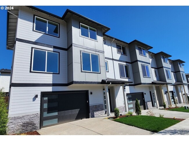 3674 SW Sandlewood Ln