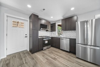 1075 S Raleigh St in Denver, CO - Building Photo - Building Photo