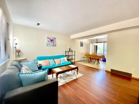 1469 Rydalmount Rd in Cleveland Heights, OH - Building Photo