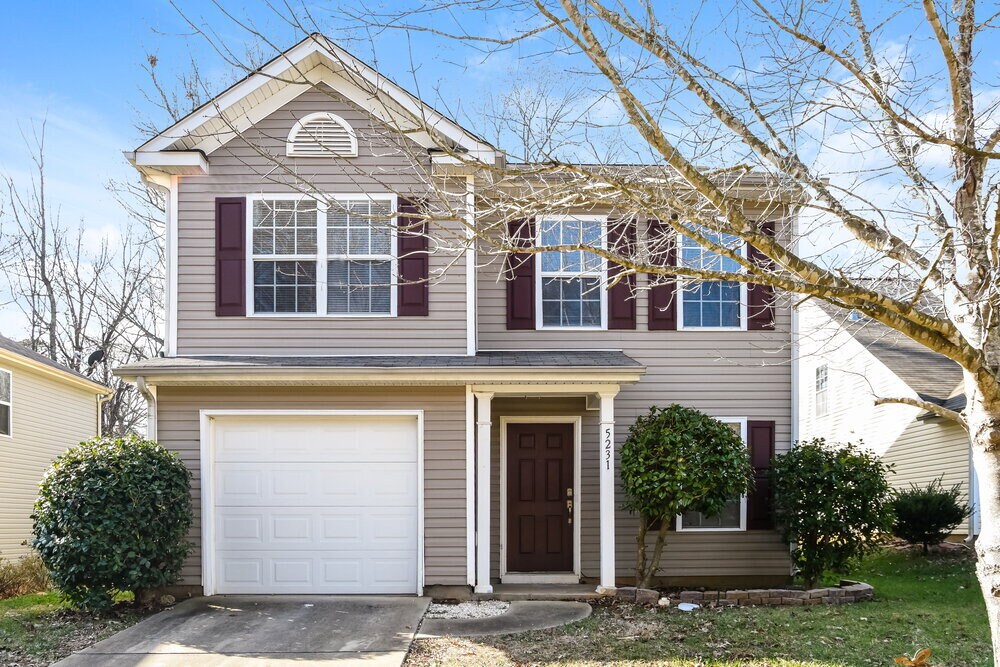 5231 Fernhill Dr in Charlotte, NC - Building Photo
