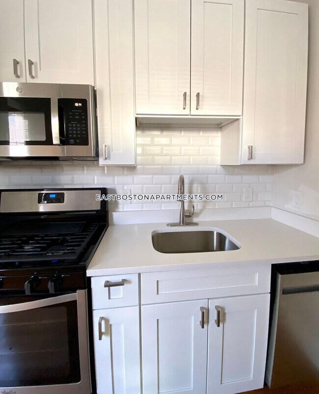 284 Chelsea St-Unit -3 in Boston, MA - Building Photo - Building Photo