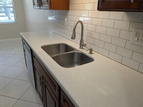 811 SW 13th St-Unit -2 in Fort Lauderdale, FL - Building Photo - Building Photo