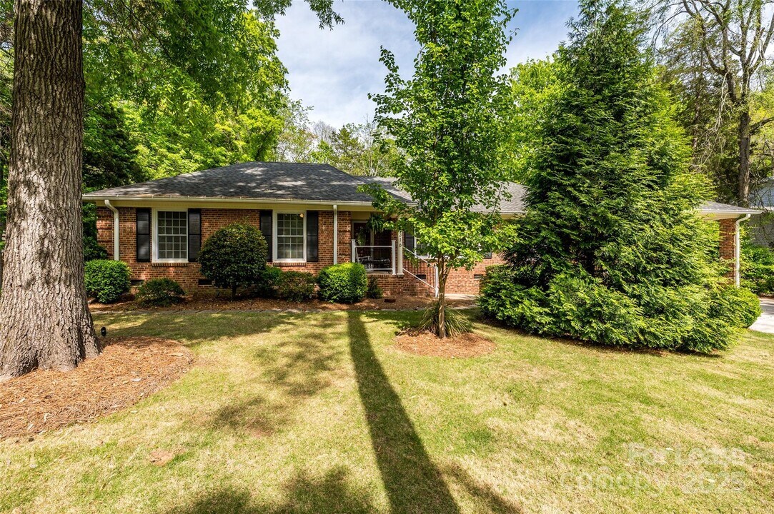 10316 Whitethorn Dr in Charlotte, NC - Building Photo