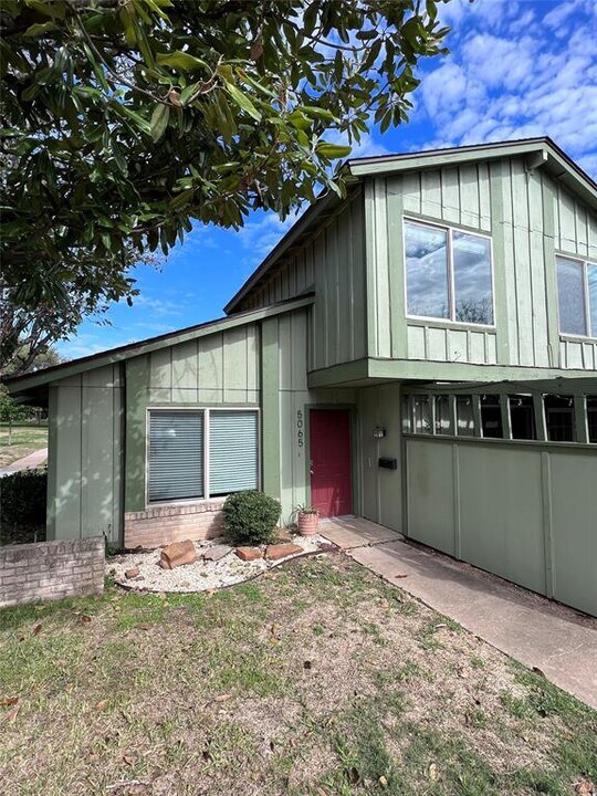 5065 Fort Clark Dr in Austin, TX - Building Photo