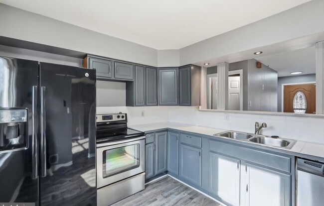 13001 Windbrook Dr in Clinton, MD - Foto de edificio - Building Photo