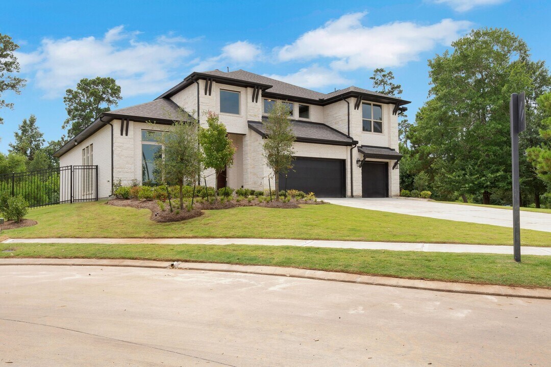 8546 Burdekin Rd in Magnolia, TX - Building Photo