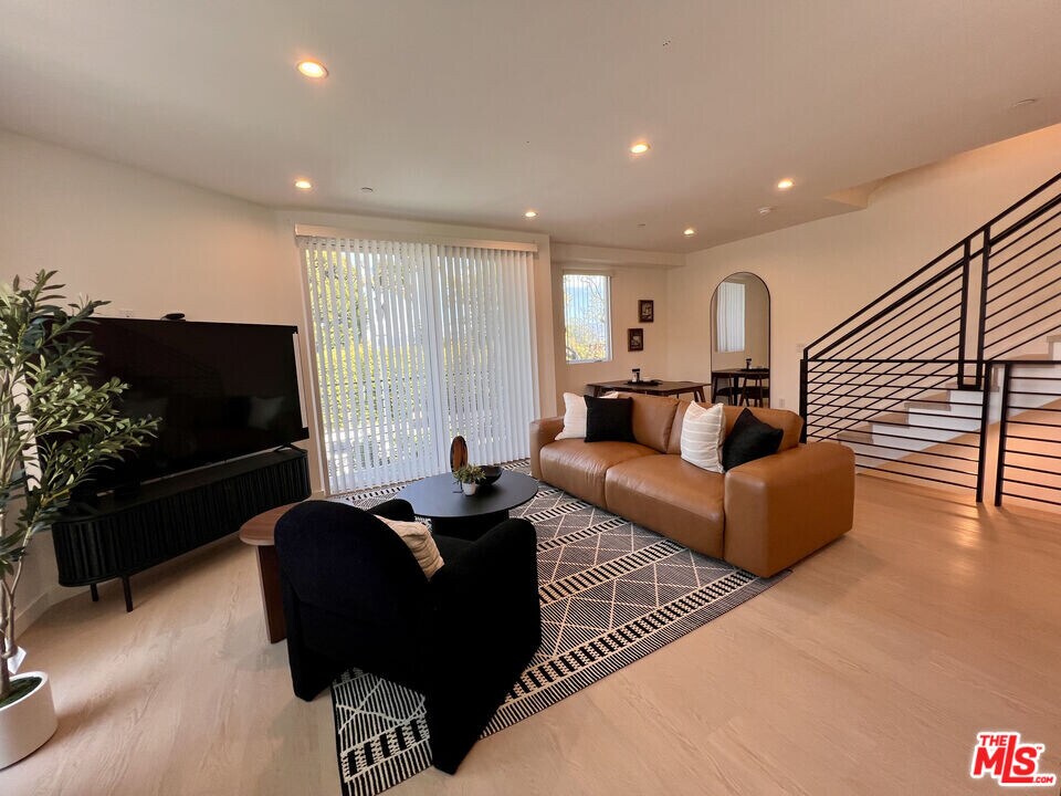 8926 Sawyer St in Los Angeles, CA - Foto de edificio