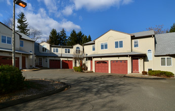 Rosewood, L.L.C. (RWD) in North Haven, CT - Foto de edificio - Building Photo