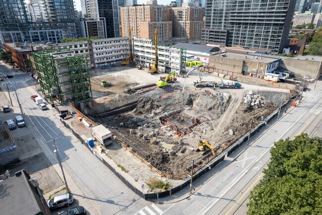 245 Queen St E in Toronto, ON - Building Photo - Building Photo