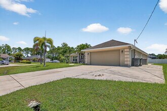 5547 NW Cordrey St in Port St. Lucie, FL - Building Photo - Building Photo
