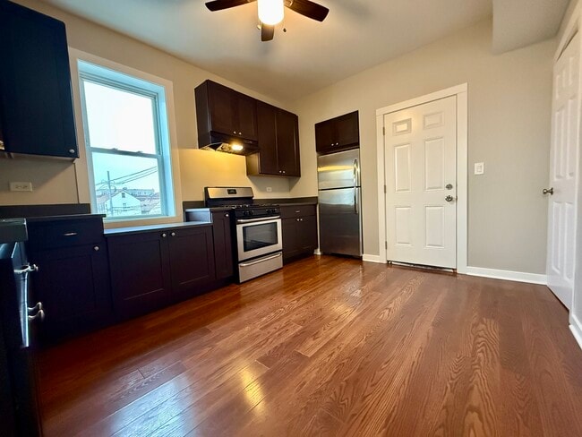 3402 S Lituanica Ave in Chicago, IL - Building Photo - Building Photo