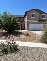 13727 Tyler Ct in Oak Hills, CA - Building Photo