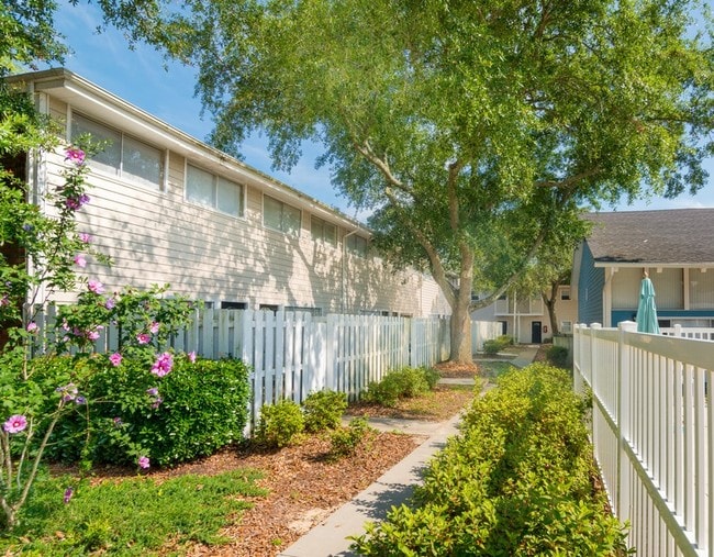 Remodeled Apartments on The Gulf! Gulf Vie... in Biloxi, MS - Building Photo - Building Photo