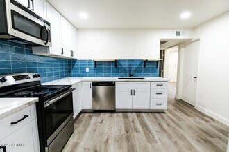 2016 S Granada Dr in Tempe, AZ - Building Photo - Building Photo