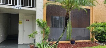 12662 Kenwood Ln, Unit B in Ft. Myers, FL - Building Photo