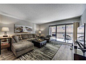 2885 Knox Ave S-Unit -403 in Minneapolis, MN - Building Photo - Building Photo