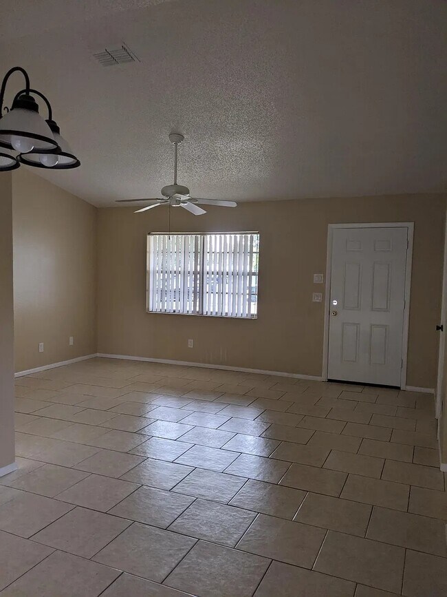 3320 Barnsdale Dr, Unit B in Largo, FL - Building Photo - Building Photo