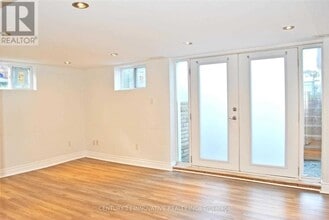 985 Victoria Park Ave in Toronto, ON - Building Photo - Building Photo