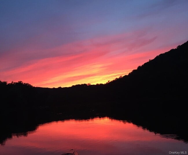 49 Twin Lakes Rd in South Salem, NY - Building Photo - Building Photo