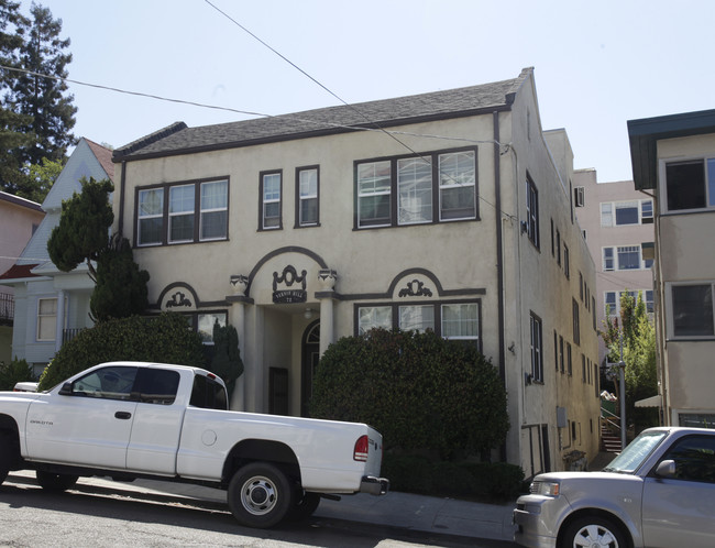 72 Vernon St in Oakland, CA - Foto de edificio - Building Photo