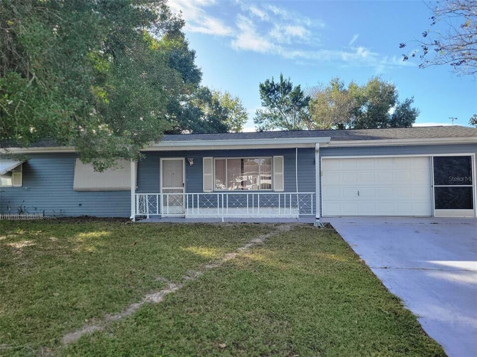 6484 SW 108th St in Ocala, FL - Foto de edificio