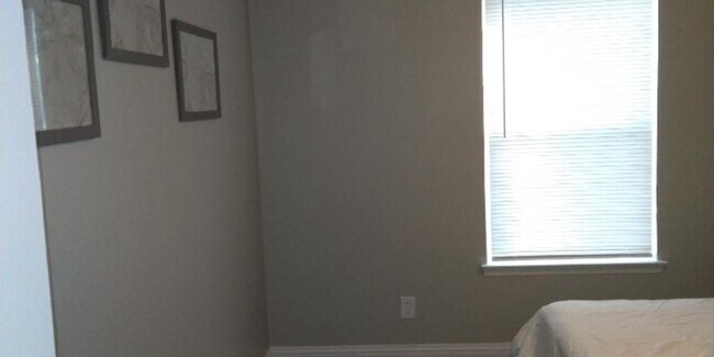 612 Londonderry Ln in Denton, TX - Building Photo - Building Photo