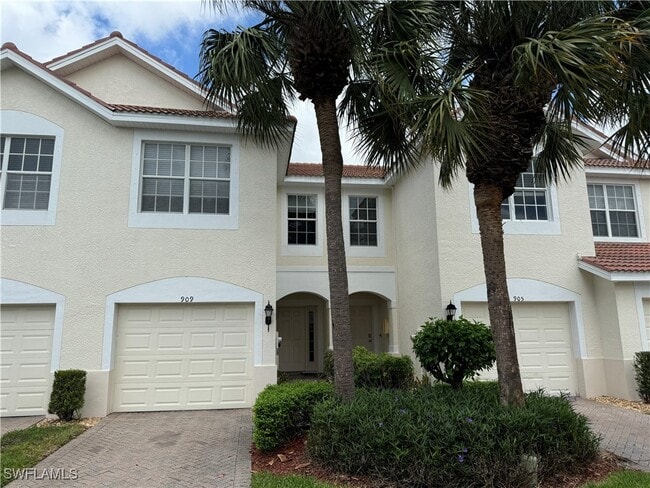 property at 860 Hampton Cir