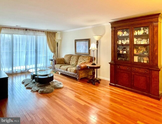 2817 Jermantown Rd in Oakton, VA - Building Photo - Building Photo