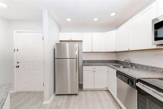 3259 Fox Chase Cir in Palm Harbor, FL - Building Photo - Building Photo