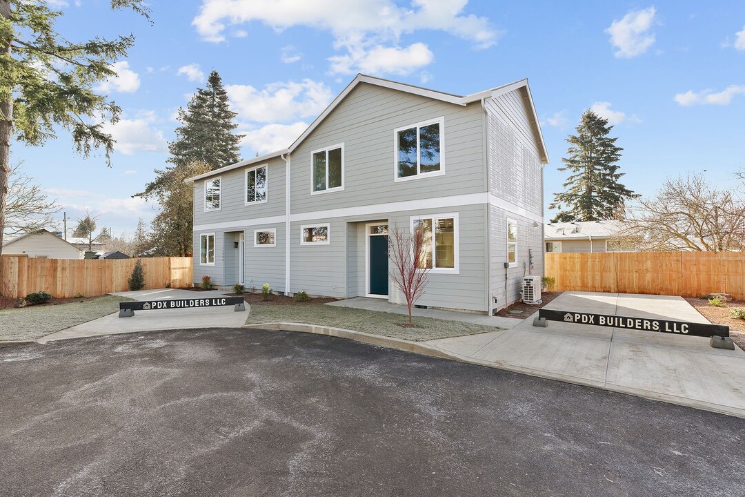 15878 SE Washington Ct in Portland, OR - Foto de edificio