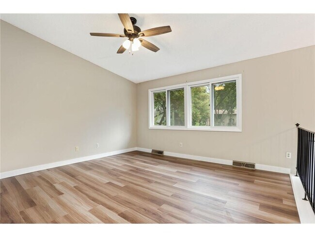 8616 Windward Cir in Eden Prairie, MN - Building Photo - Building Photo