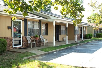 The Gables North in Albany, GA - Building Photo - Building Photo