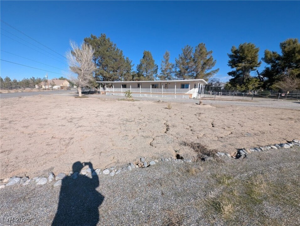 1480 W Irons St in Pahrump, NV - Building Photo