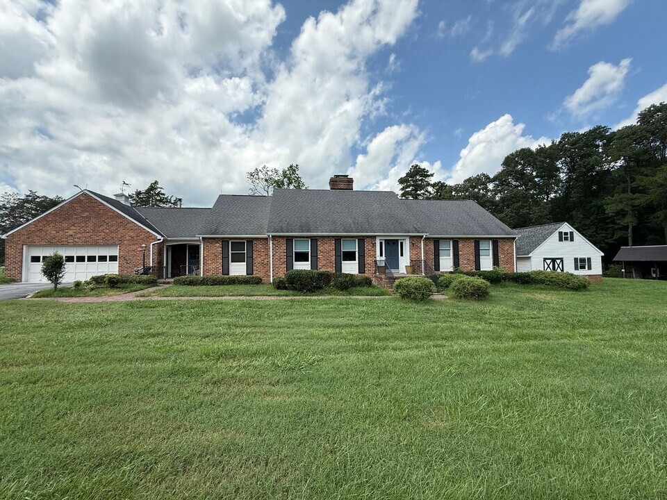7356 Woodville Ln in Hanover, VA - Building Photo