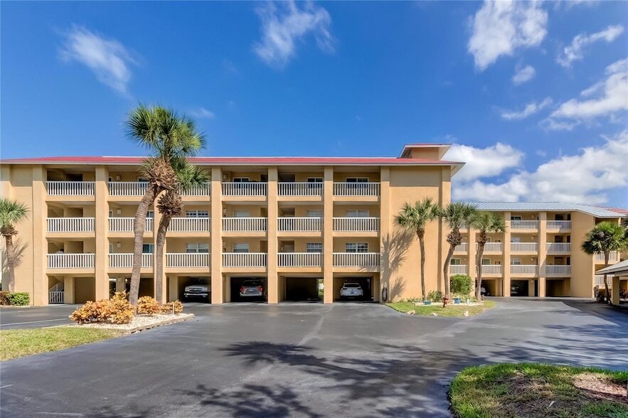 1125 Pinellas Bayway S, Unit 304 in Tierra Verde, FL - Building Photo