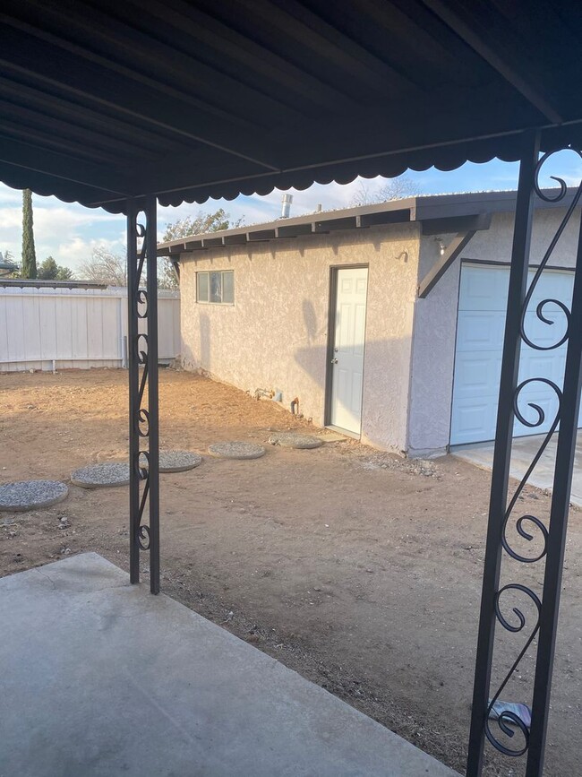 8855 Orange St in Hesperia, CA - Building Photo - Building Photo