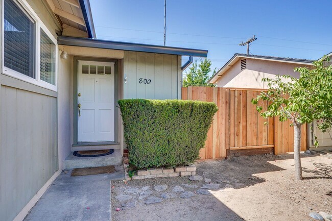 800 W Hacienda Ave in Campbell, CA - Building Photo - Building Photo