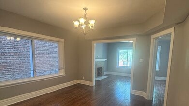7827 S Colfax Ave in Chicago, IL - Building Photo - Building Photo