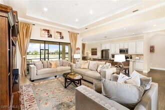 10153 Belcrest Blvd in Ft. Myers, FL - Foto de edificio - Building Photo