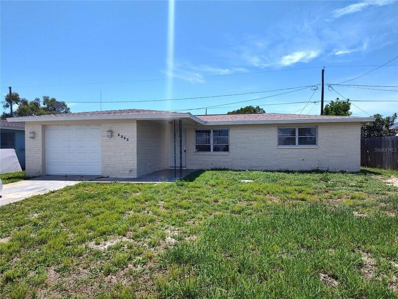 2333 Roselawn Dr in Holiday, FL - Building Photo