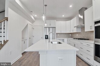 20935 Bluebird Sq in Countryside, VA - Building Photo - Building Photo