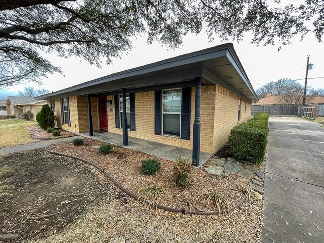 1714 Crescent Dr in Sherman, TX - Building Photo - Building Photo