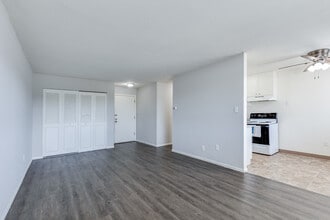Charlton Terrace in West St. Paul, MN - Foto de edificio - Interior Photo