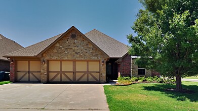 3341 Lakeshire Ridge Way in Edmond, OK - Building Photo - Building Photo