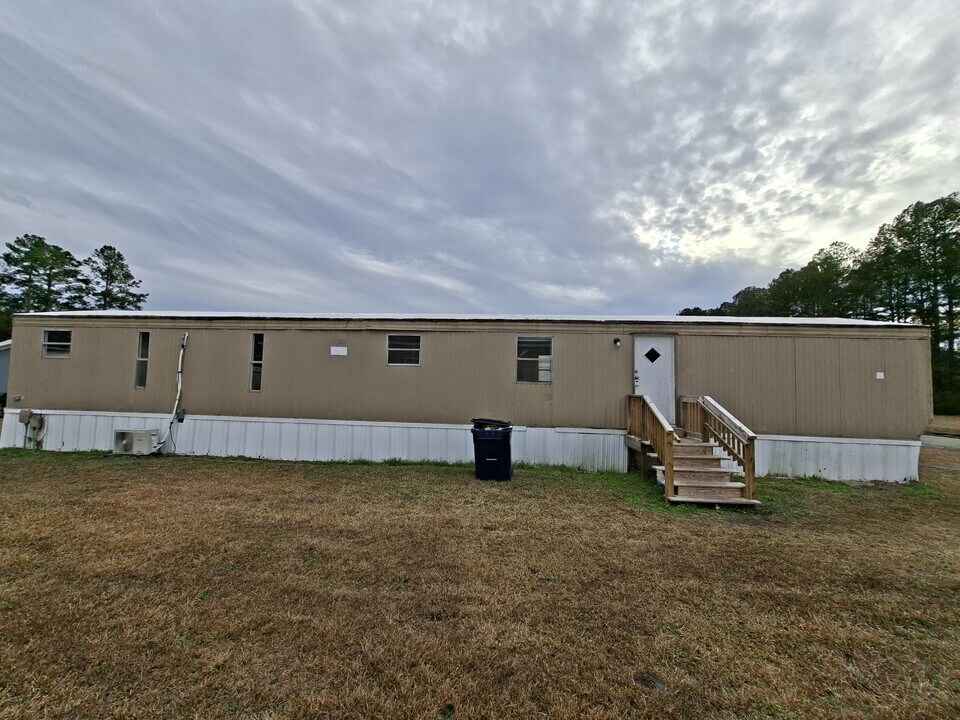 64 Airbourne Ln in Walterboro, SC - Building Photo