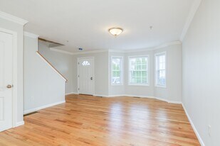 1 Merrimac Way in Tyngsboro, MA - Building Photo