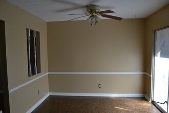 1092 Live Oak Dr in Hinesville, GA - Foto de edificio - Building Photo