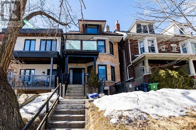 1502 Dufferin St