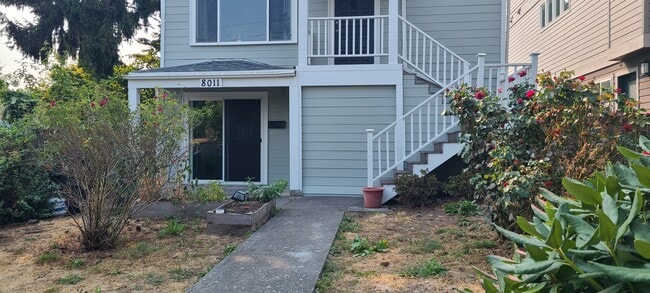 8011 12th Ave NE in Seattle, WA - Foto de edificio - Building Photo